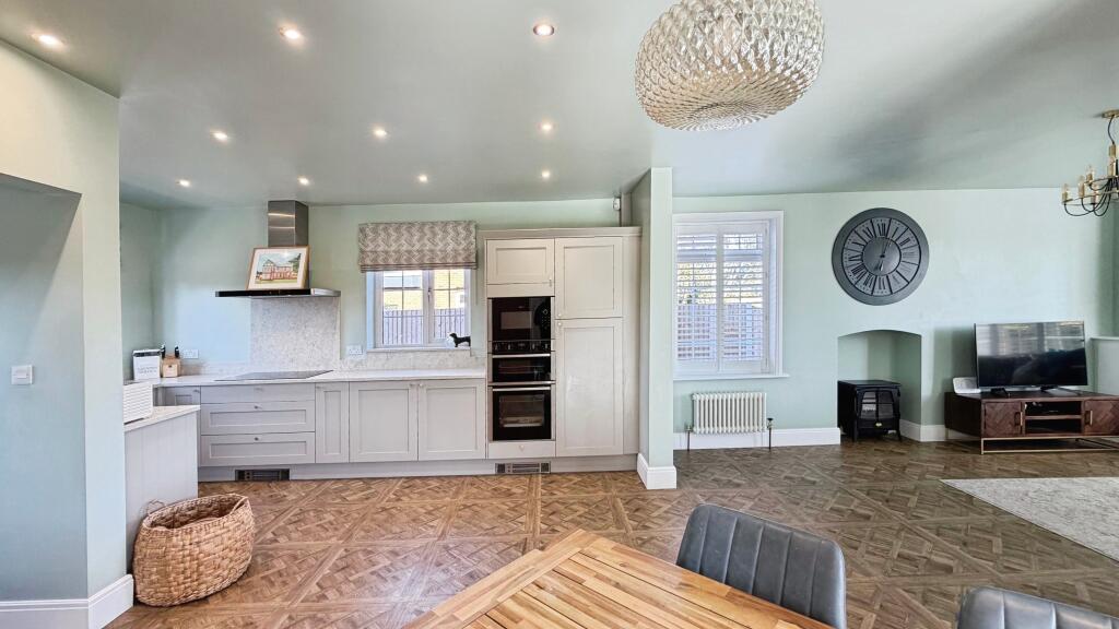 House in Wakefield, Hemsworth - View 3