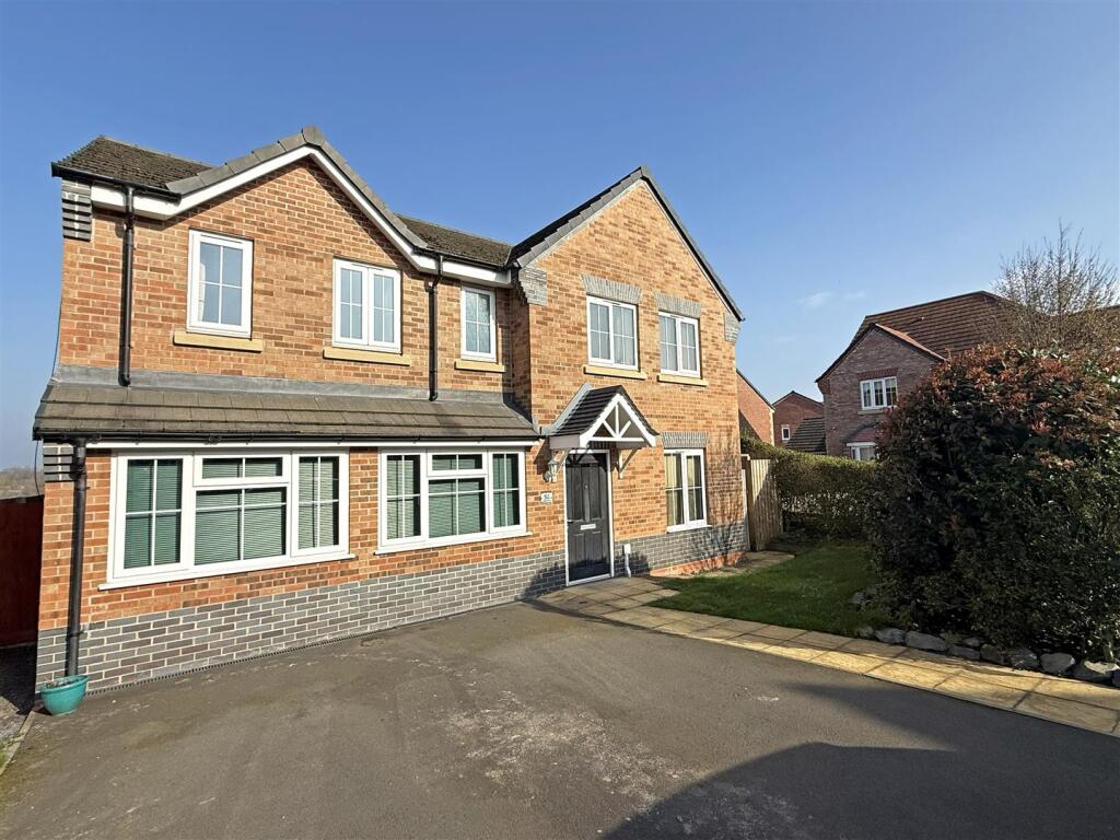 5-bed detached on Dove Close, Sutton Grange, Shrewsbury, £525,000