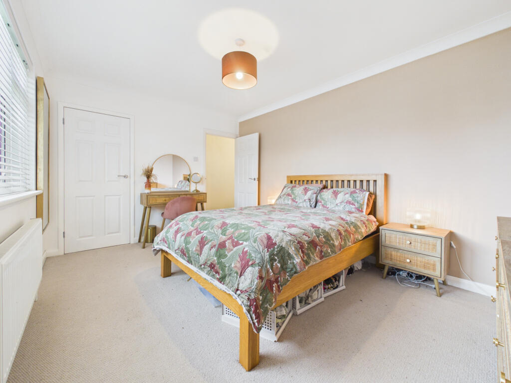 Dixwell Close, Gillingham, Kent, ME8 photo 5