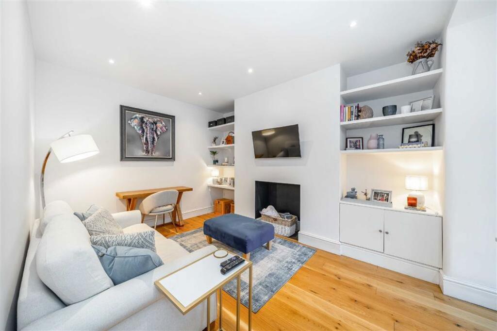 Apartment in London - More
