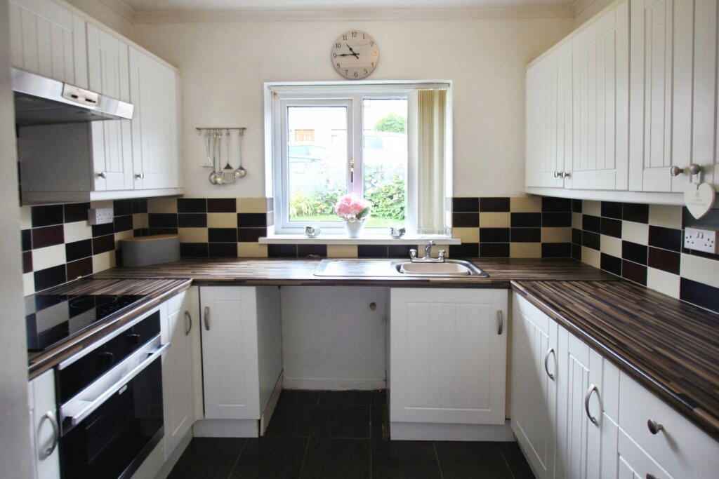 House in Maesycwmmer, Caerphilly - More