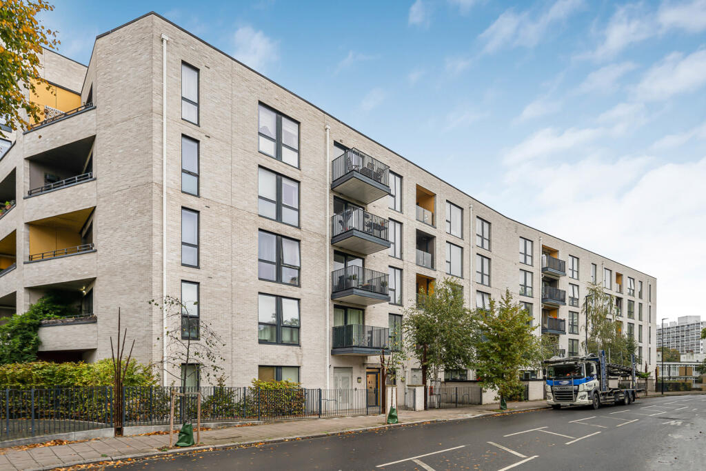 1-bed flat on Barrington Road, London, SW9, £375,000