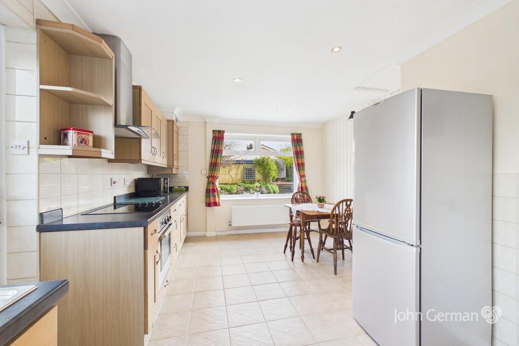 House in East Staffordshire, Winshill - More