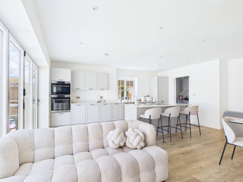 House in Three Rivers, Croxley Green - View 3