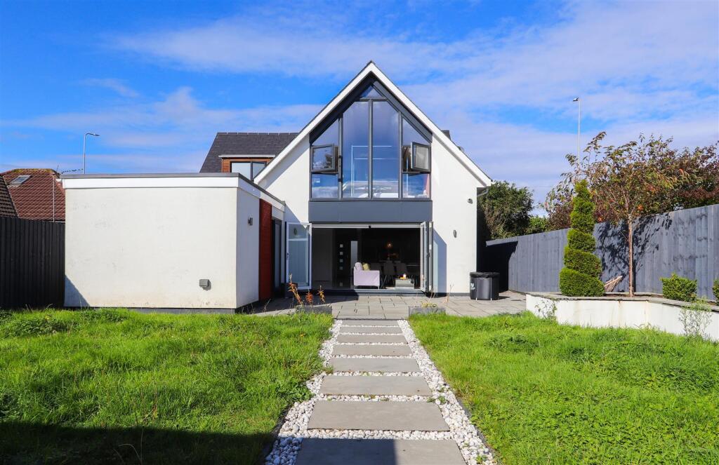 Main image of property: Port Road West, Barry