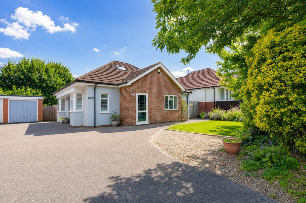 Main image of property: GUIDE PRICE £350,0000 - £375,000! BITTERNE! NO FORWARD CHAIN! VERSATILE ACCOMMODATION!