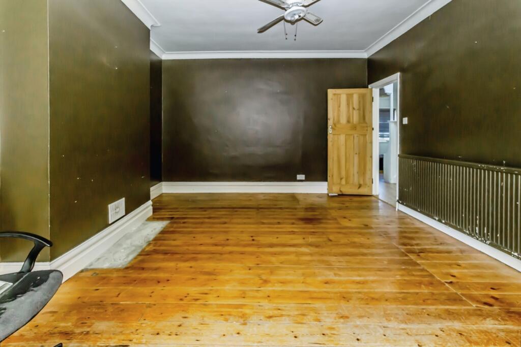 House in Purley - View 4