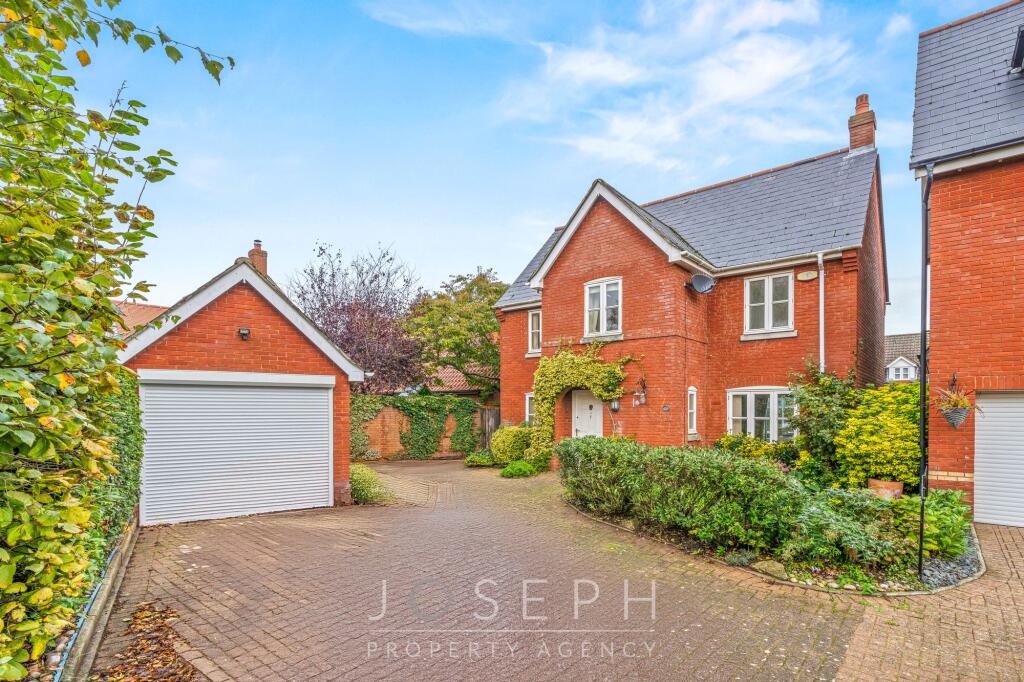 3-bed detached on Ravenswood Avenue, Ipswich, IP3, £310,000
