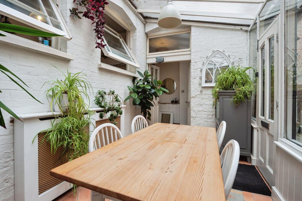 Apartment in Tunbridge Wells, Kent - View 4