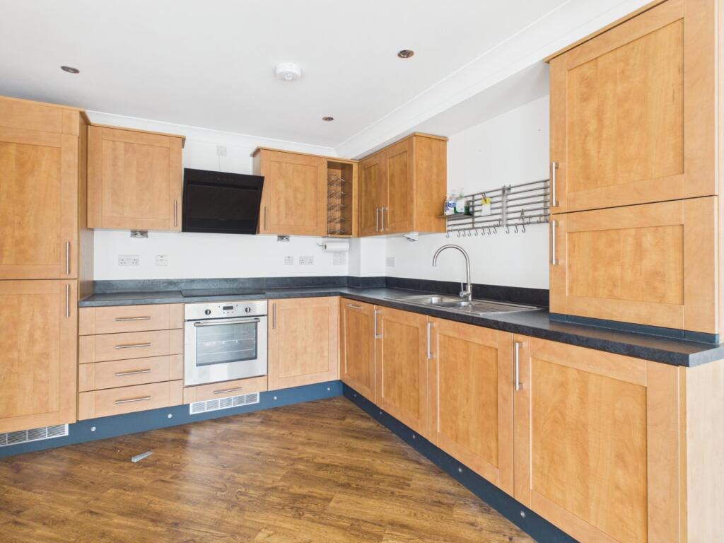 Apartment in Slough - View 3