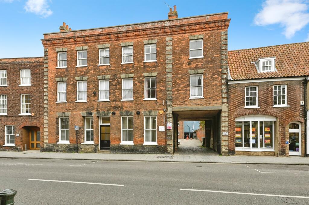 2-bed flat on King Street, KING'S LYNN, £150,000