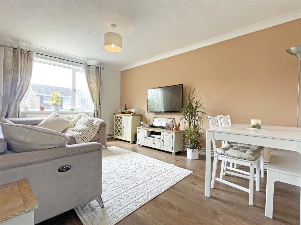 Tamar Rise, Springfield, Chelmsford photo 2