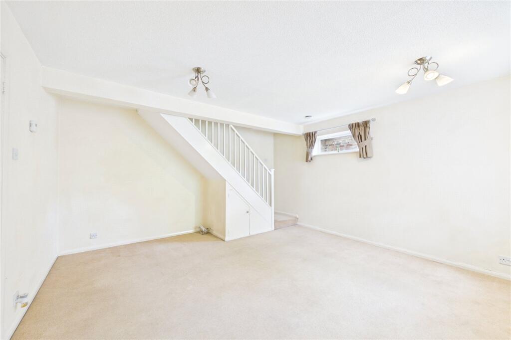 House in Basingstoke and Deane, Chineham - View 2