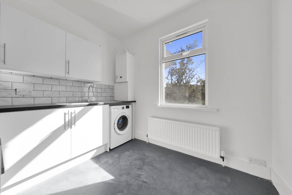 Apartment in London, Temple Mills, Leytonstone - View 4