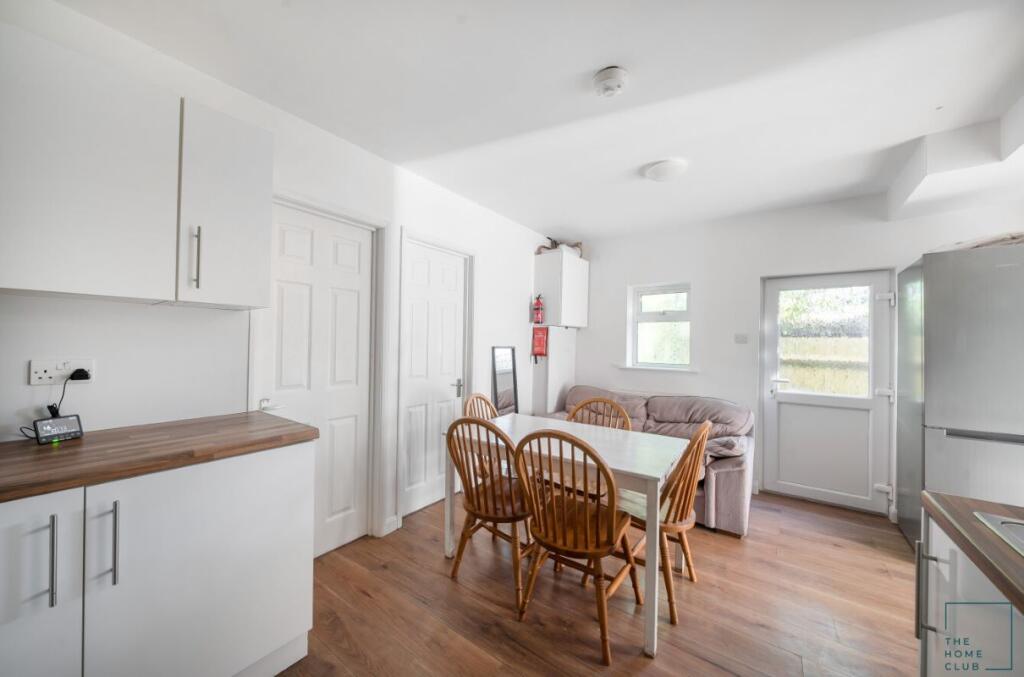 House in Guildford, Surrey - View 3