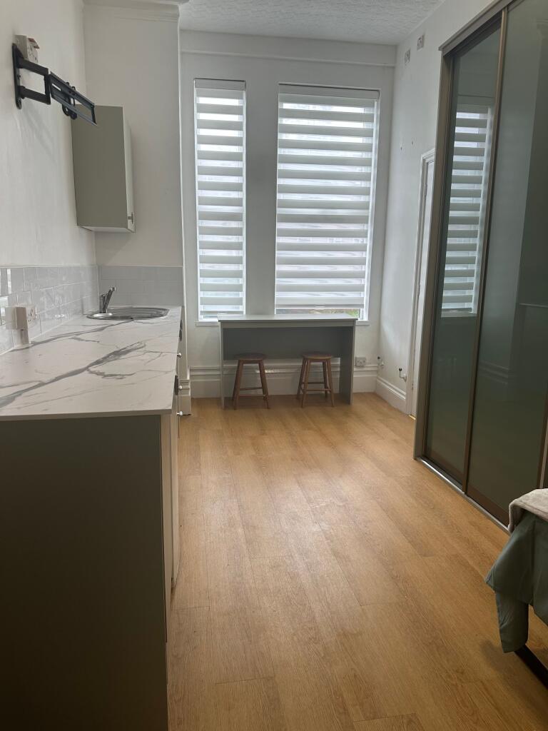 House in Worcester - View 5