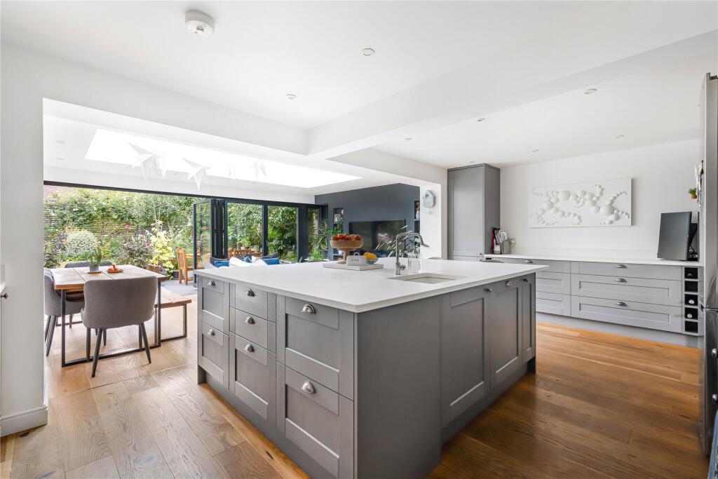 House in Waverley, Haslemere - View 5