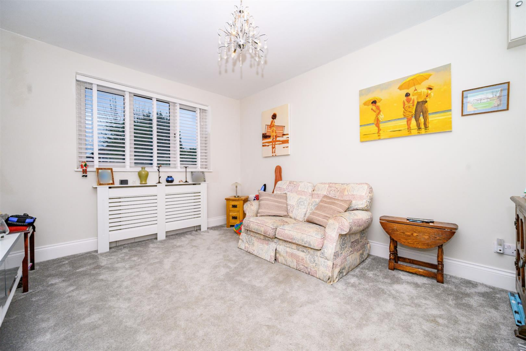 Green Lane, Bovingdon, Hemel Hempstead - View 6