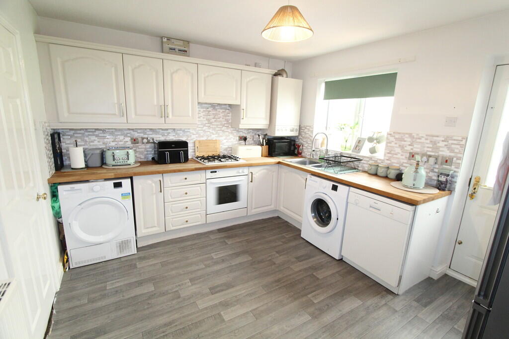 Blackbrook Drive, Ruabon photo 3