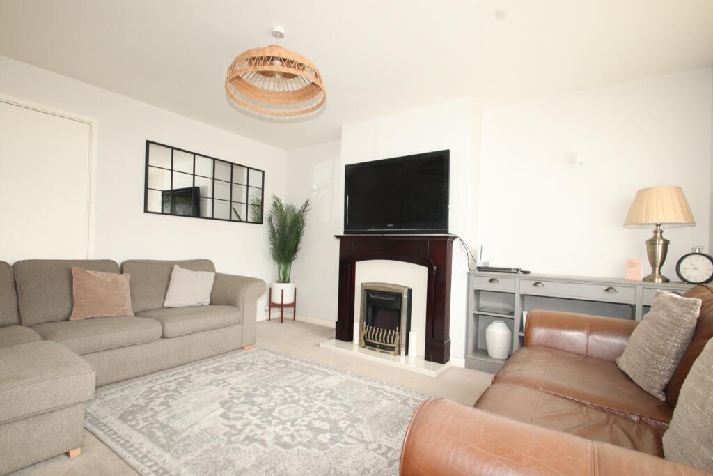 House in London, Broom Hill, Goddington - View 2