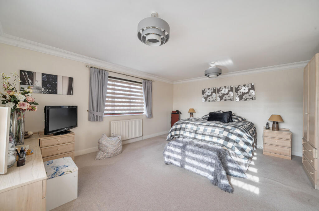 Trefoil Close, Wokingham, Berkshire photo 4