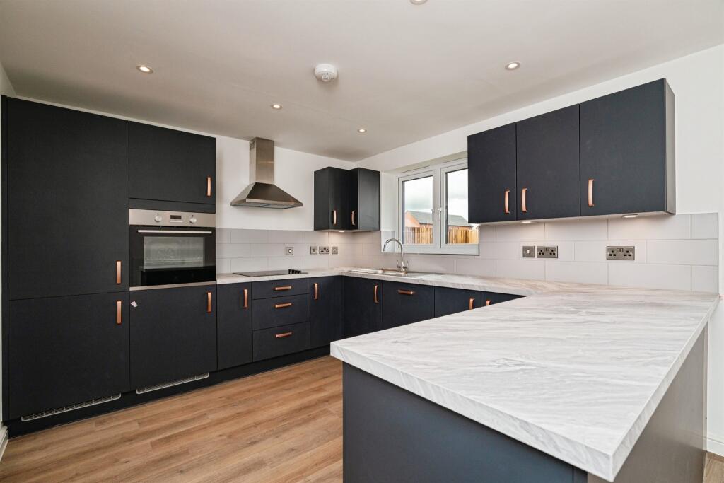 House in Great Yarmouth, Bradwell - View 2