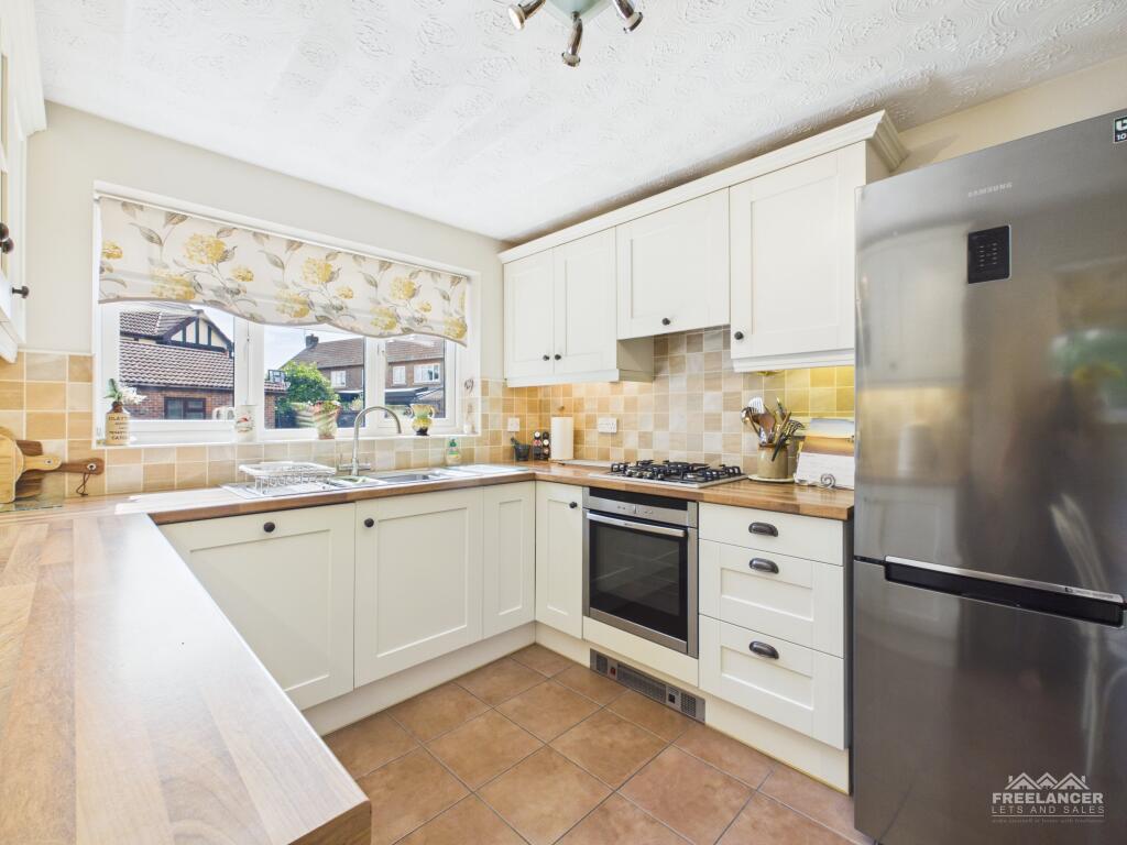 House in Newport, Mount Pleasant Estate, Rogerstone - View 5