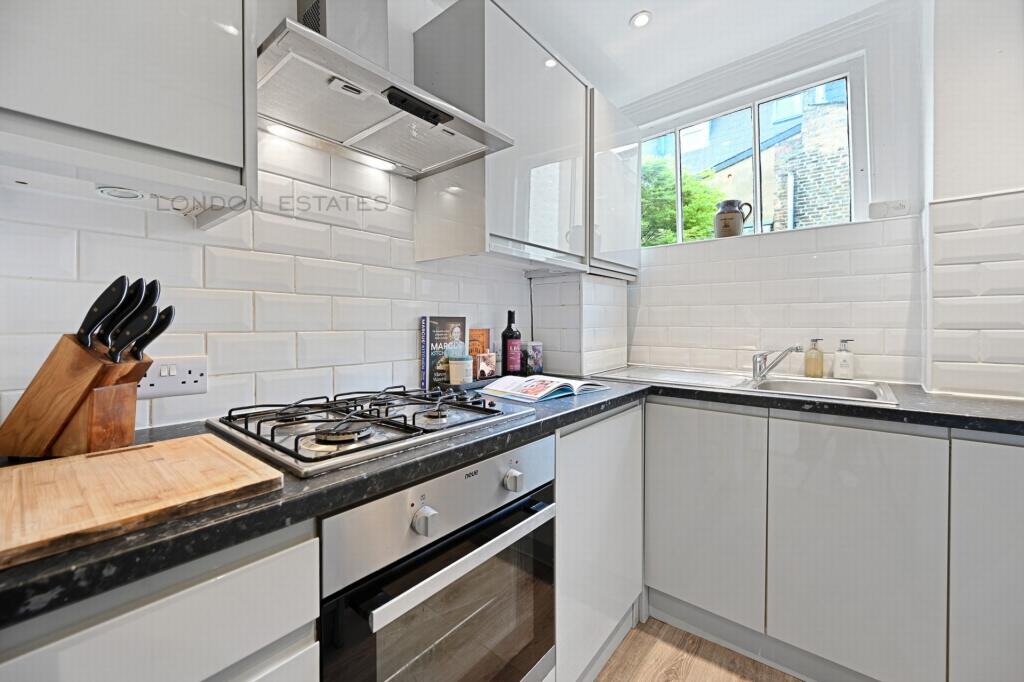 Apartment in London - View 5