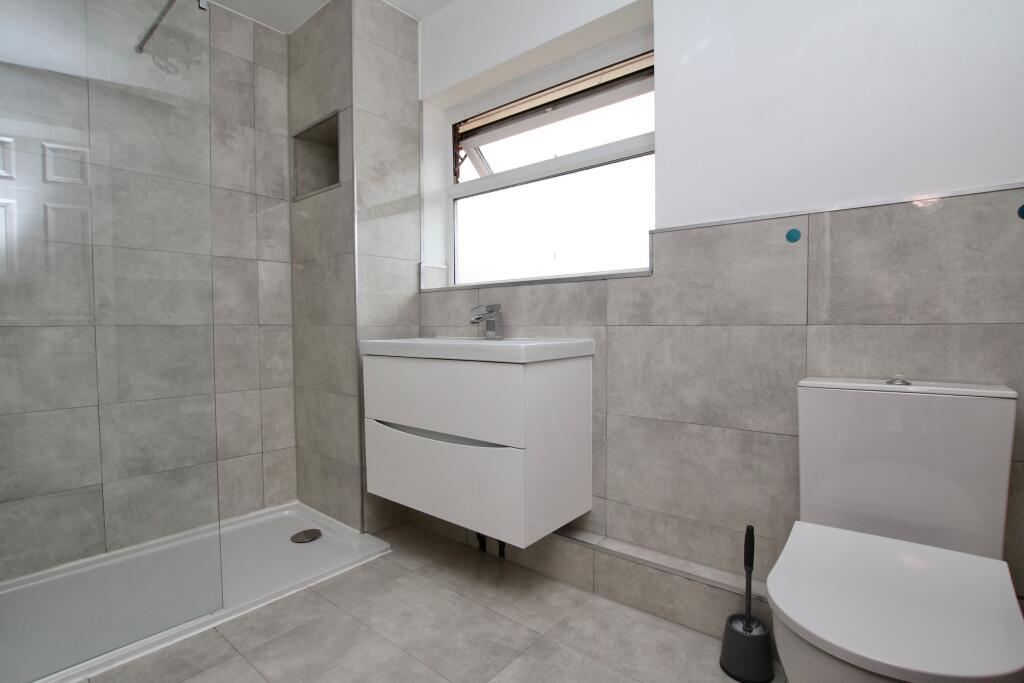 House in Lincoln, Lincolnshire - More