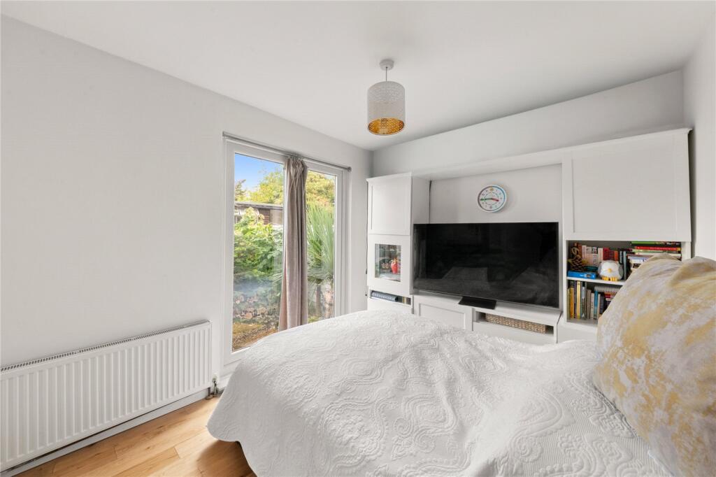 Apartment in West Drayton, Bell Farm Estate - View 4
