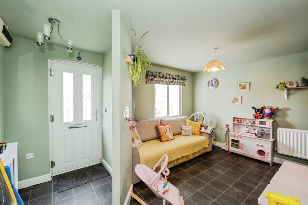 House in Pontarddulais - More