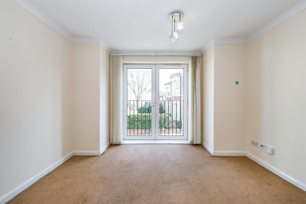 Apartment in Wolverhampton, West Midlands - View 5