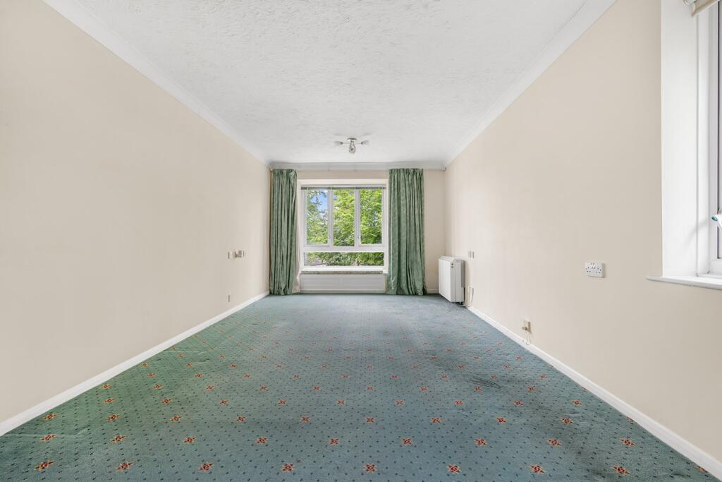 Farm Close, Staines-upon-Thames, TW18 photo 2