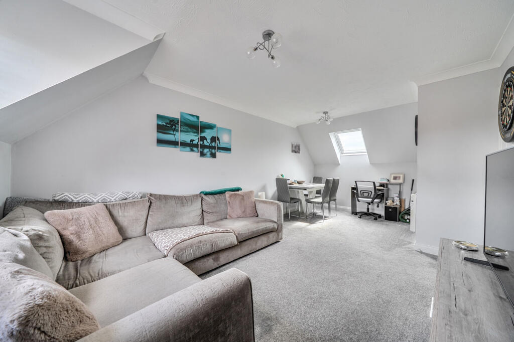 Apartment in Reading - View 4