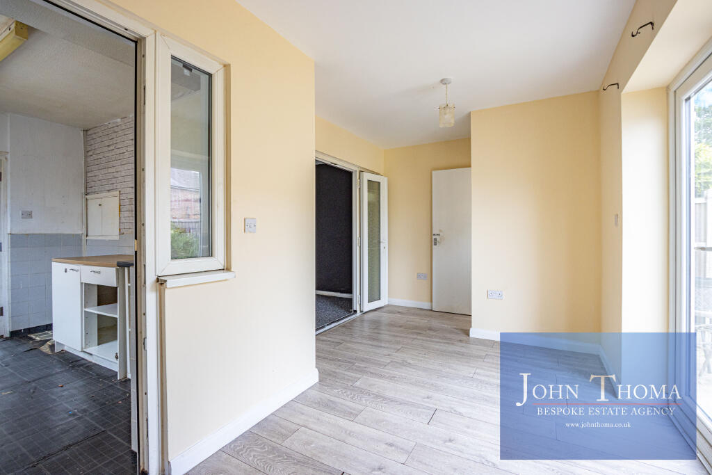 House in Romford - More