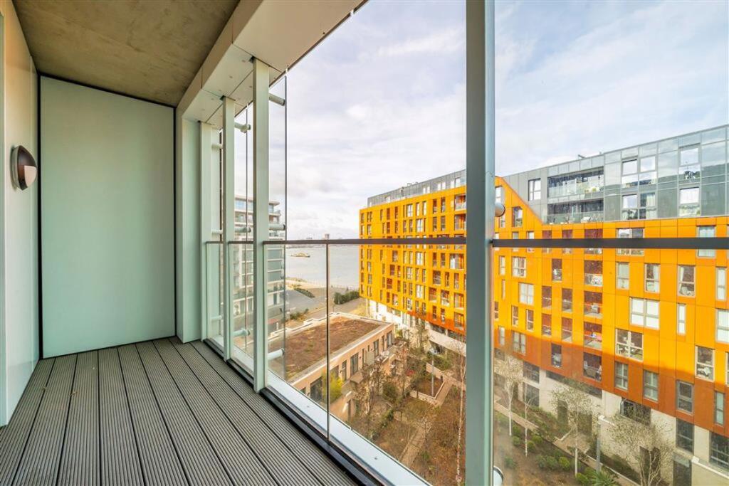 Apartment in London, Enderby Wharf, East Greenwich - View 4