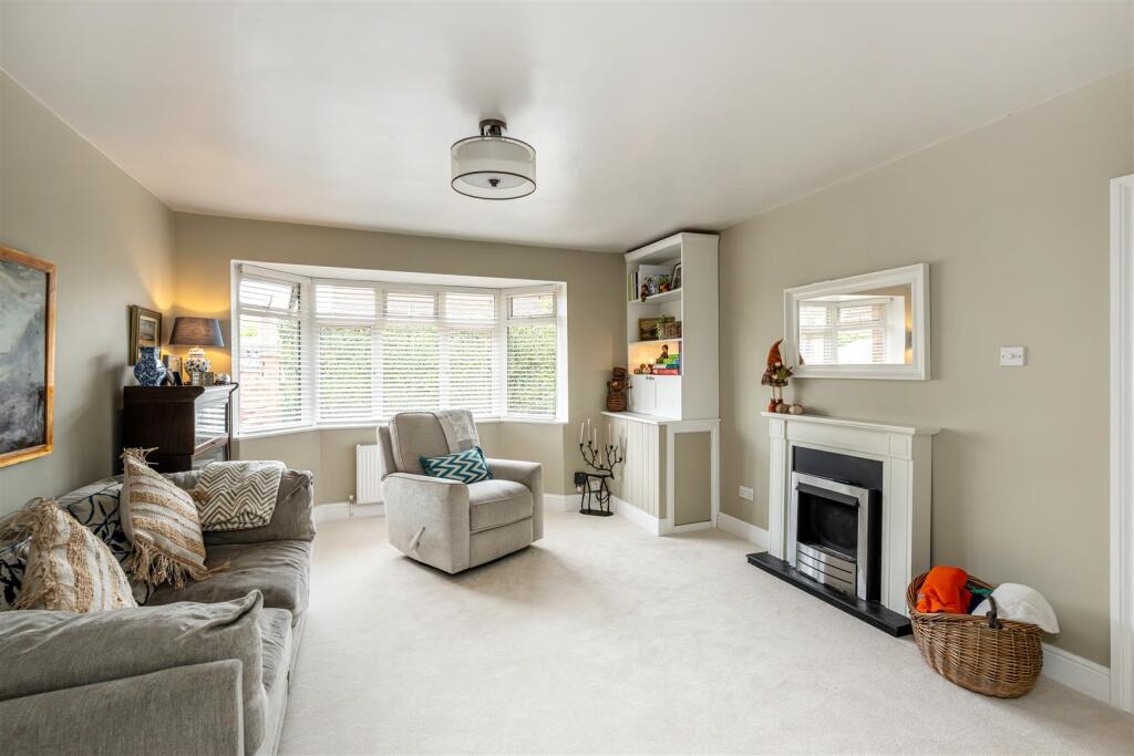 House in Hemel Hempstead - More