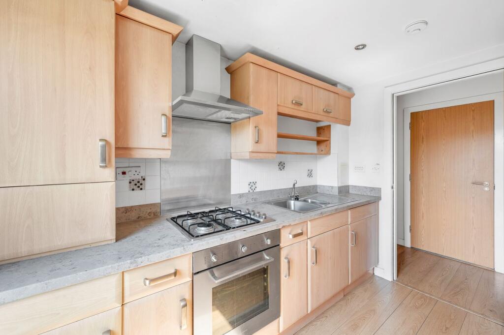 Apartment in Dunfermline, Fife - View 5