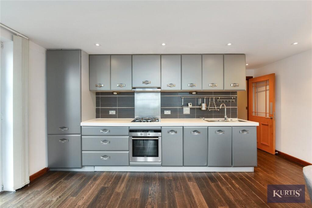 Apartment in London, South Woodford - View 5