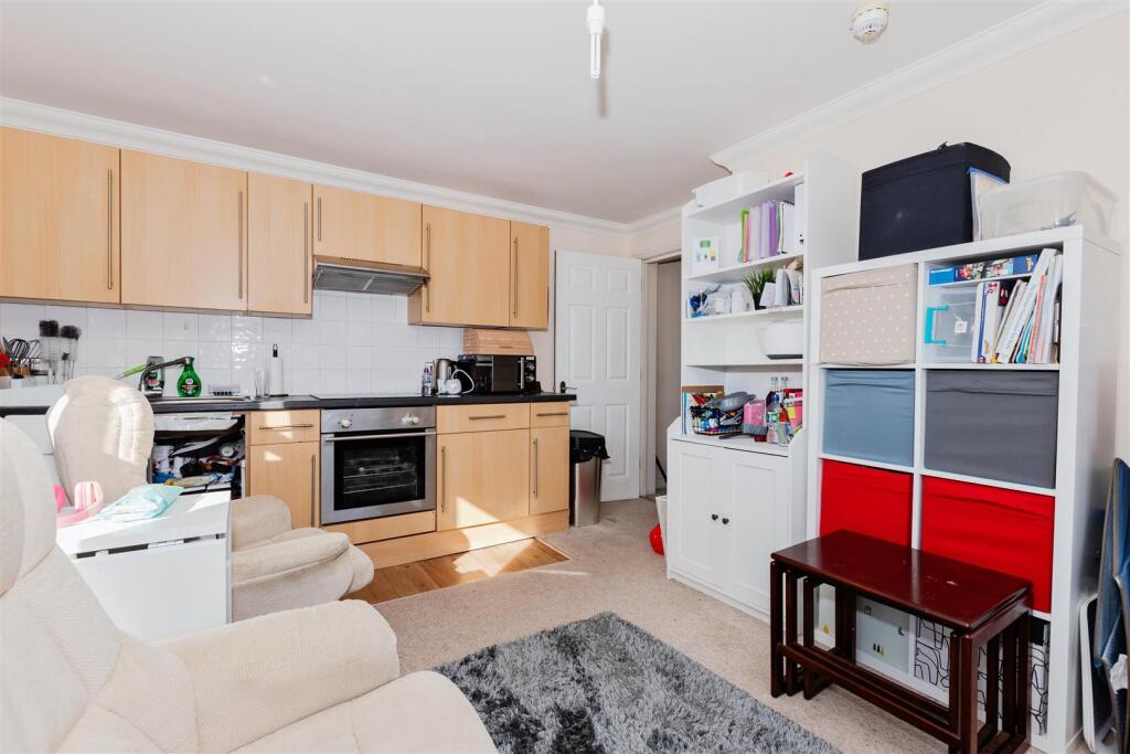 Bulkington Avenue, Worthing photo 3