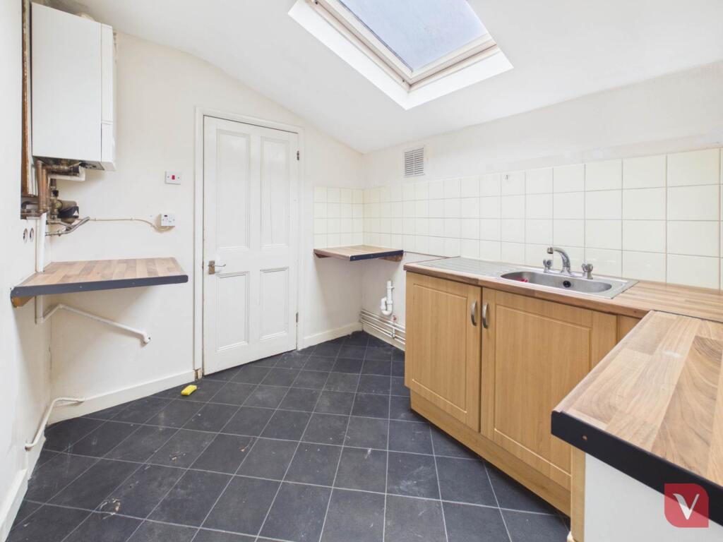 House in Luton - View 5