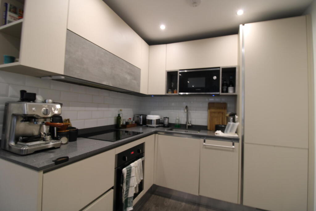 2 bedroom mews property for rent