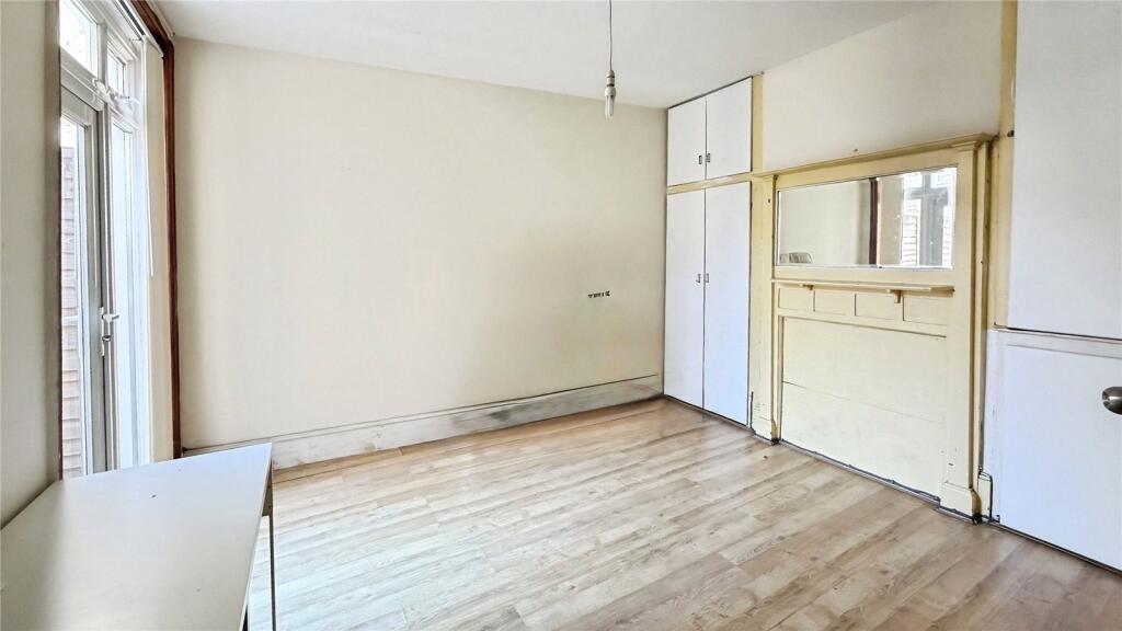 Apartment in Portsmouth, Cosham - View 4