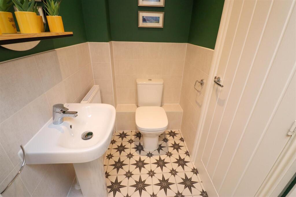 House in Hart, Oak View, Elvetham Heath - More