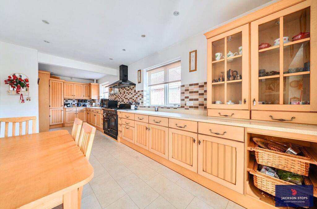 Spinney Way, Northampton, Northamptonshire, NN3 photo 3