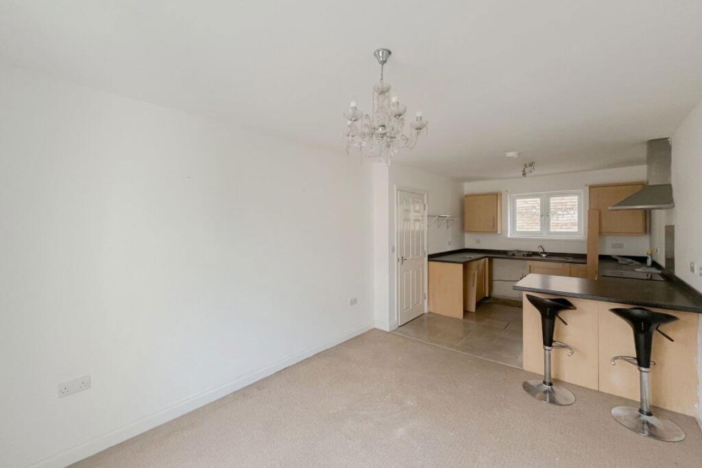 Apartment in Newport - View 4