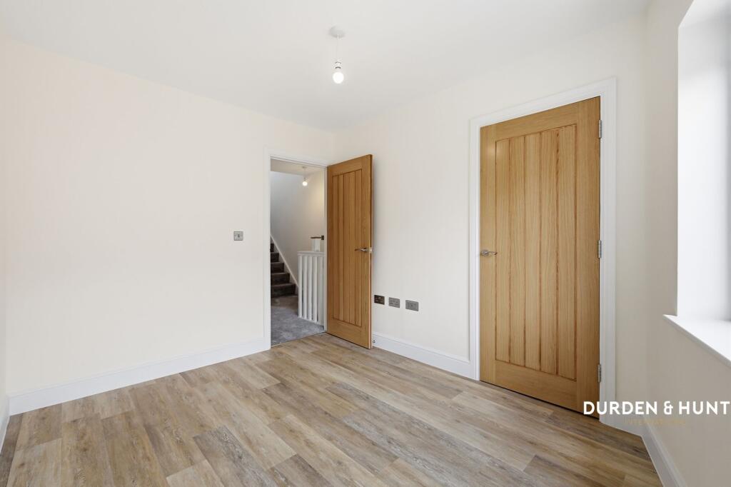 4 bedroom end of terrace house for rent