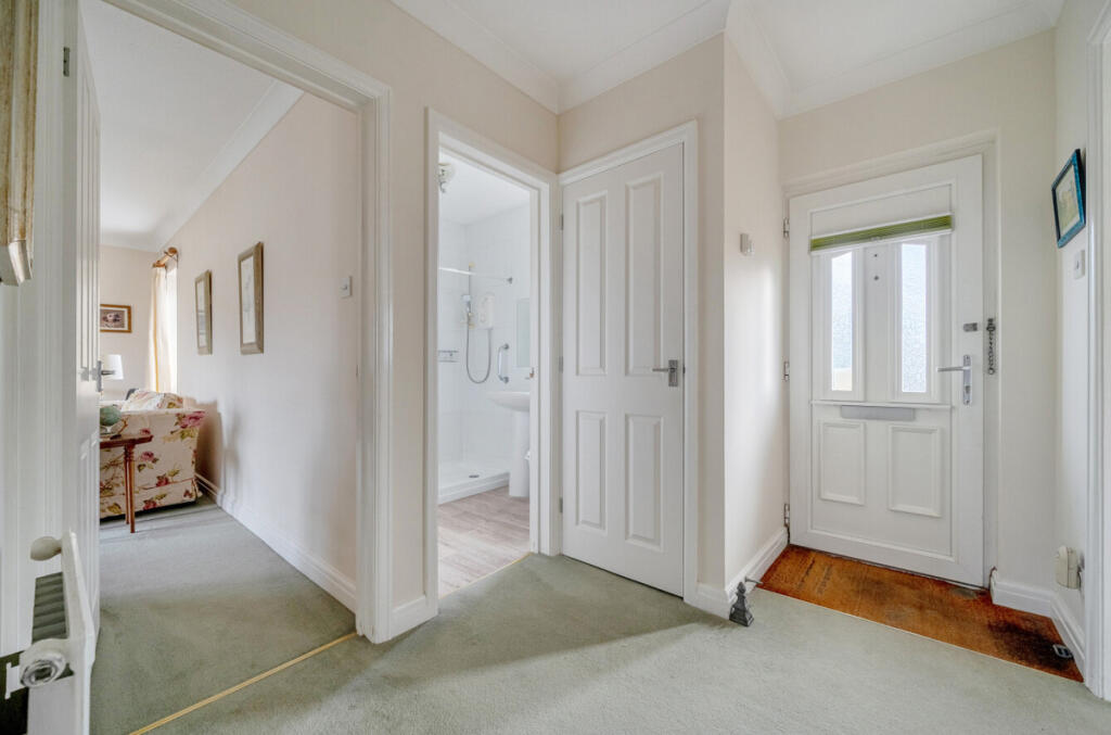Shergold Way, Cookham, SL6 photo 2
