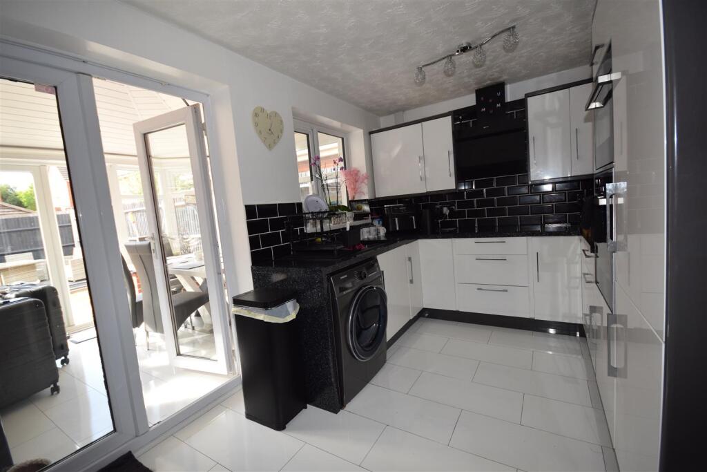 House in Wootton, Wootton Fields - View 5