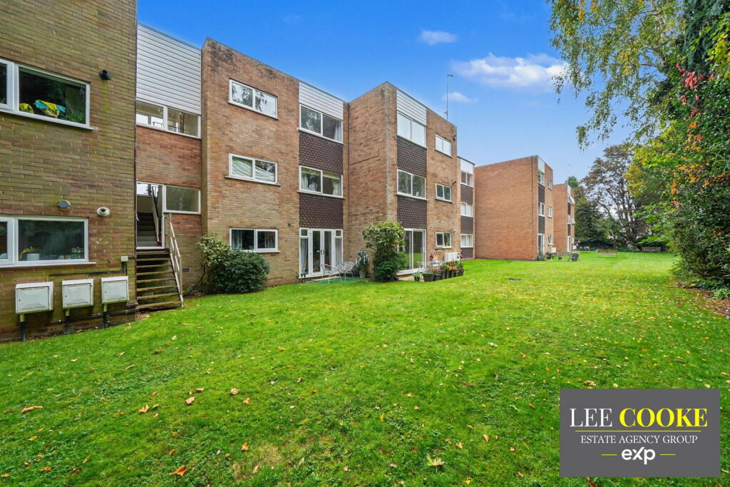 Apartment in Wolverhampton, West Midlands - View 2